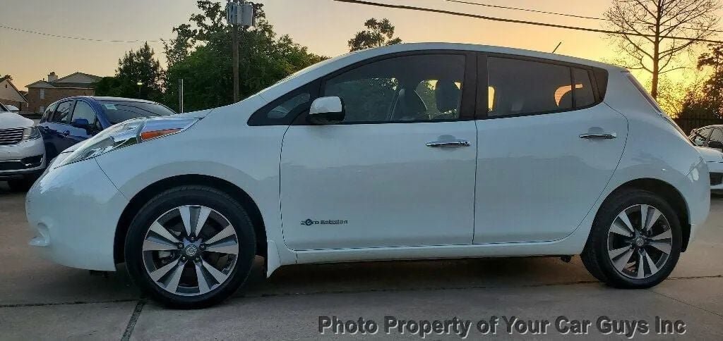 Used 2015 Nissan Leaf SL w/ Premium Package FWD image 19