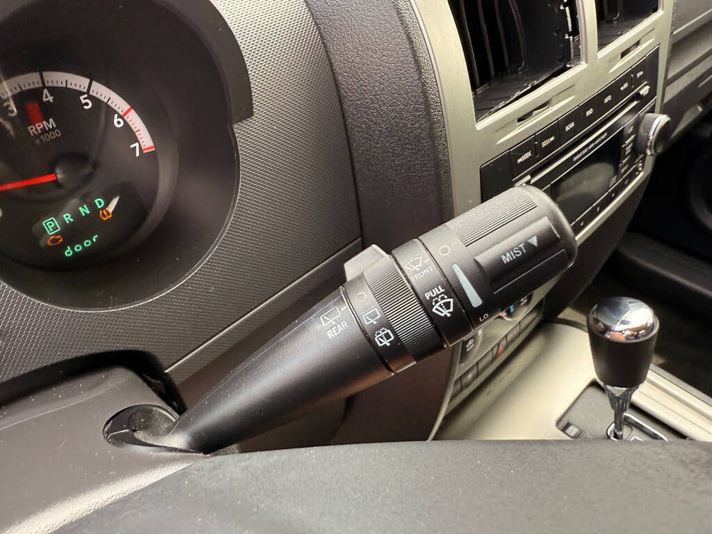 Used 2011 Dodge Nitro Heat image 27