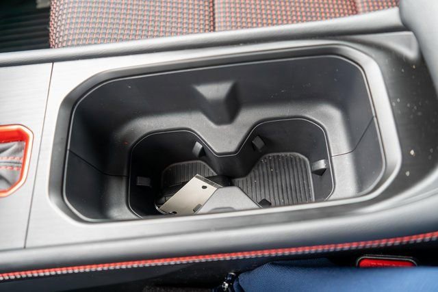 Certified 2025 Nissan Kicks SR image 33