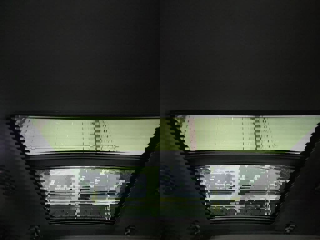 New 2026 Land Rover Range Rover Velar Dynamic SE image 27