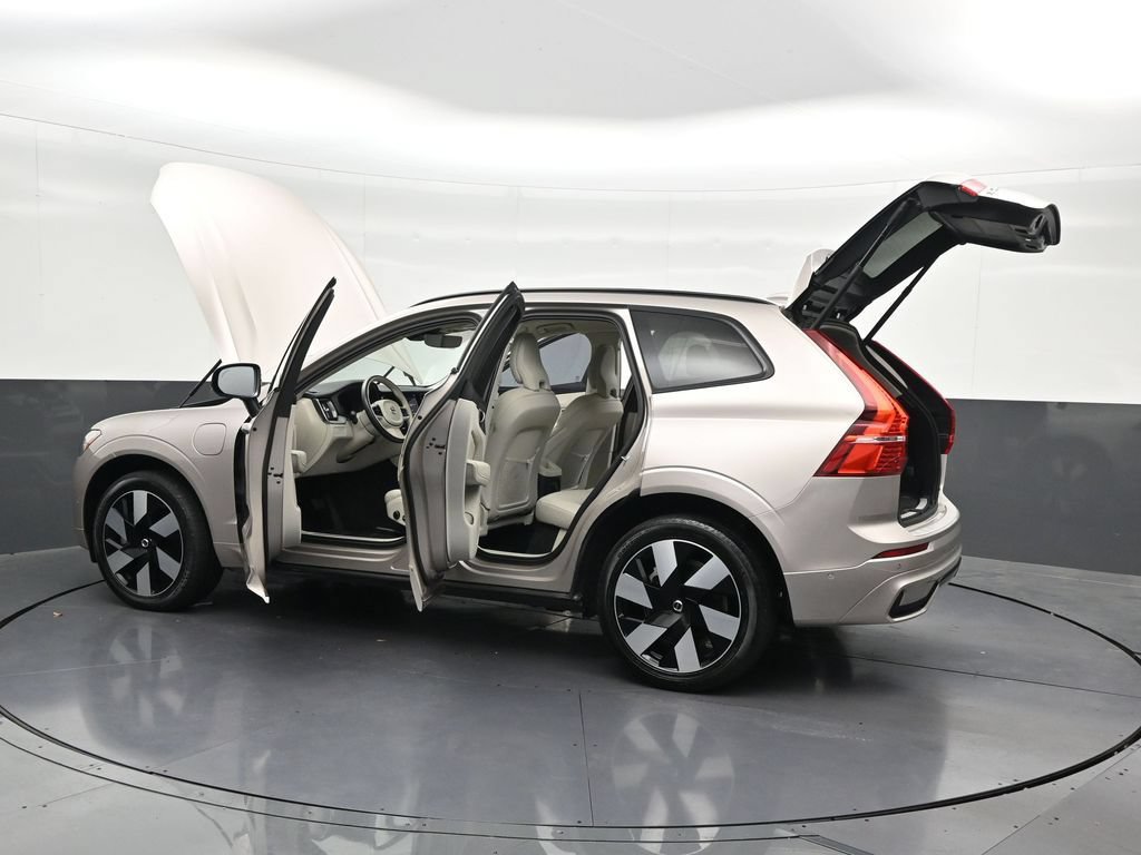 Used 2025 Volvo XC60 T8 Plus w/ Protection Package Premier AWD/4WD image 29