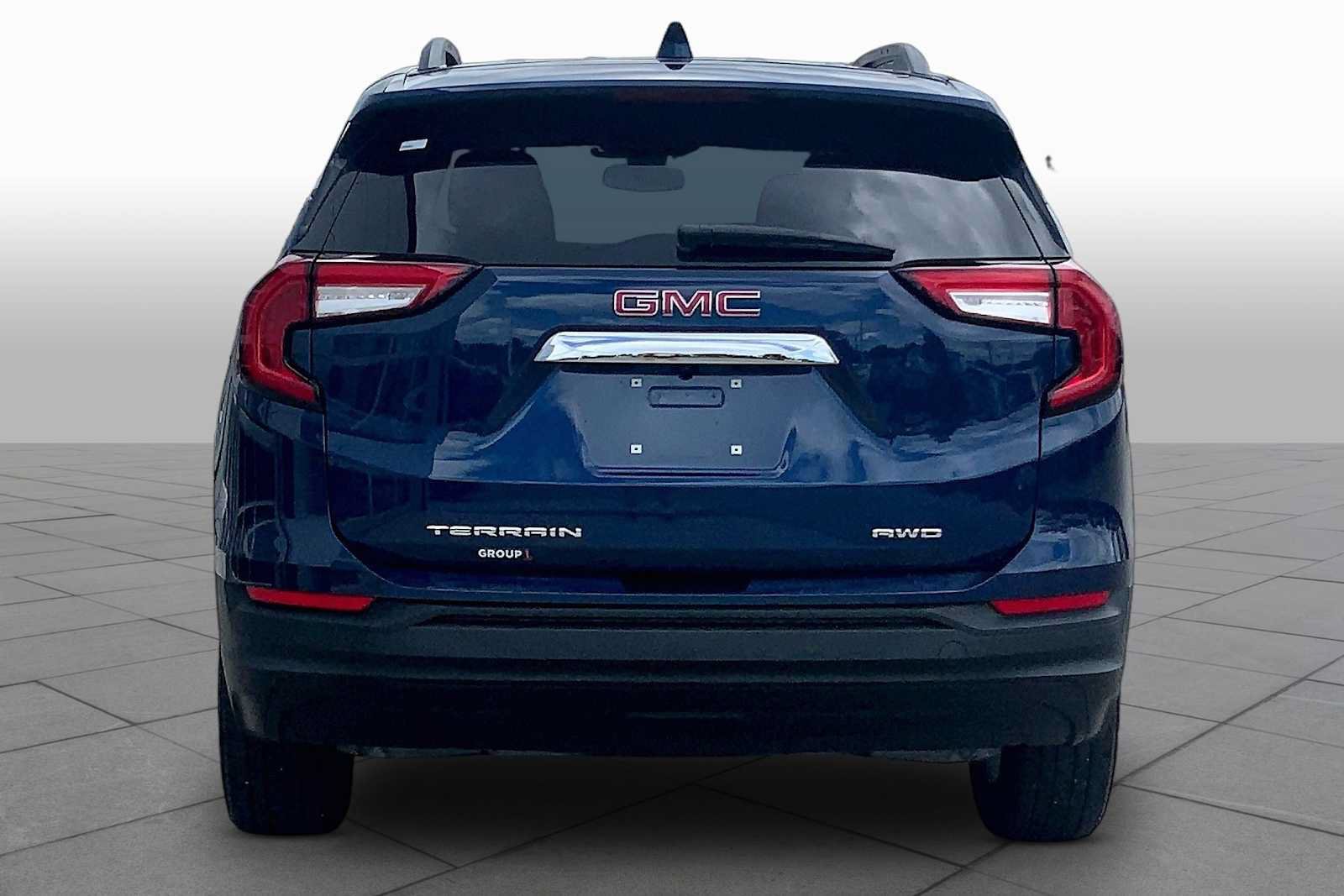 Used 2022 GMC Terrain SLE w/ Driver Convenience Package AWD/4WD image 5