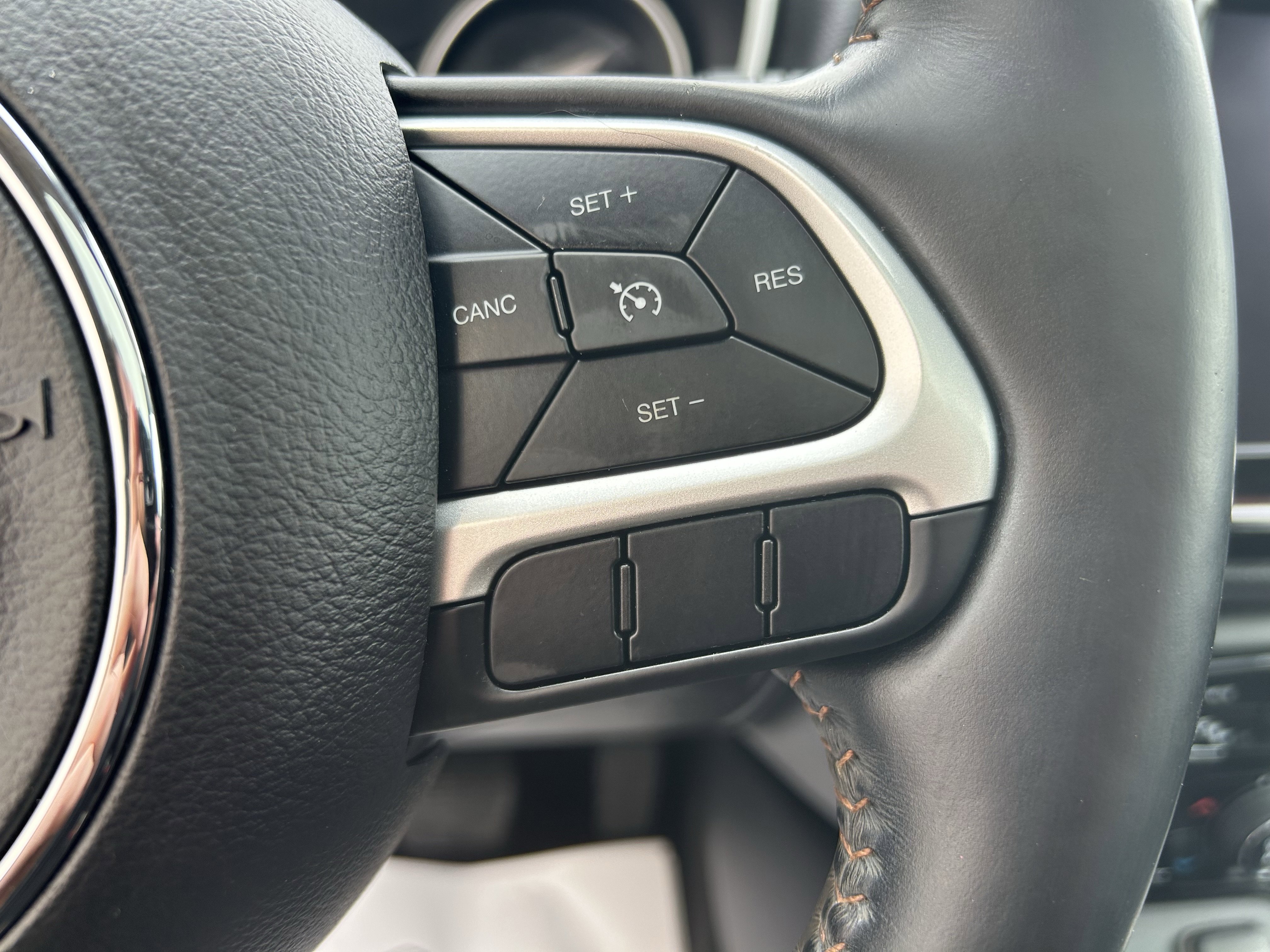 Used 2018 Jeep Compass Limited w/ Navigation Group image 26