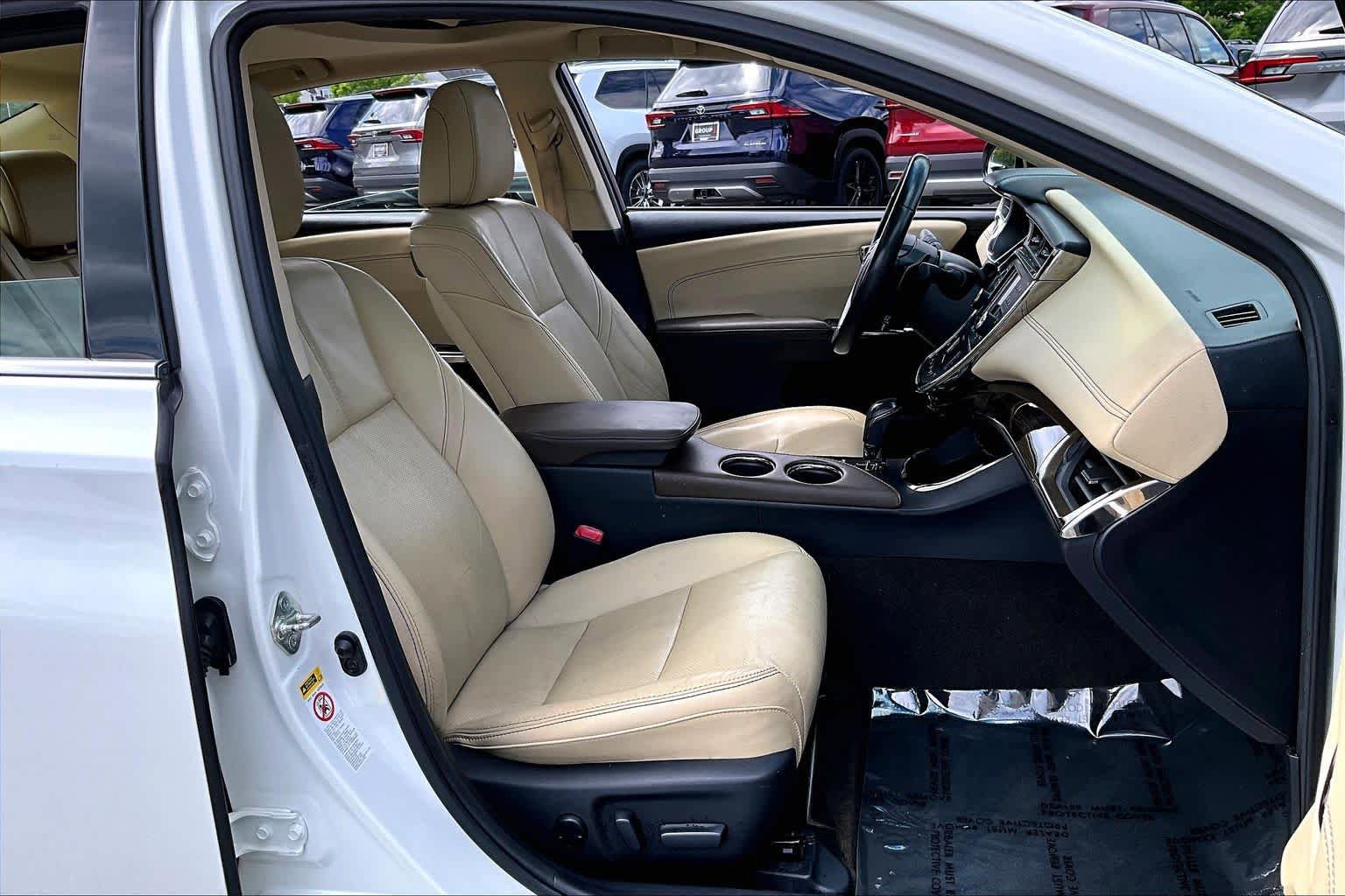 Used 2013 Toyota Avalon Limited w/ Technology Pkg FWD image 9