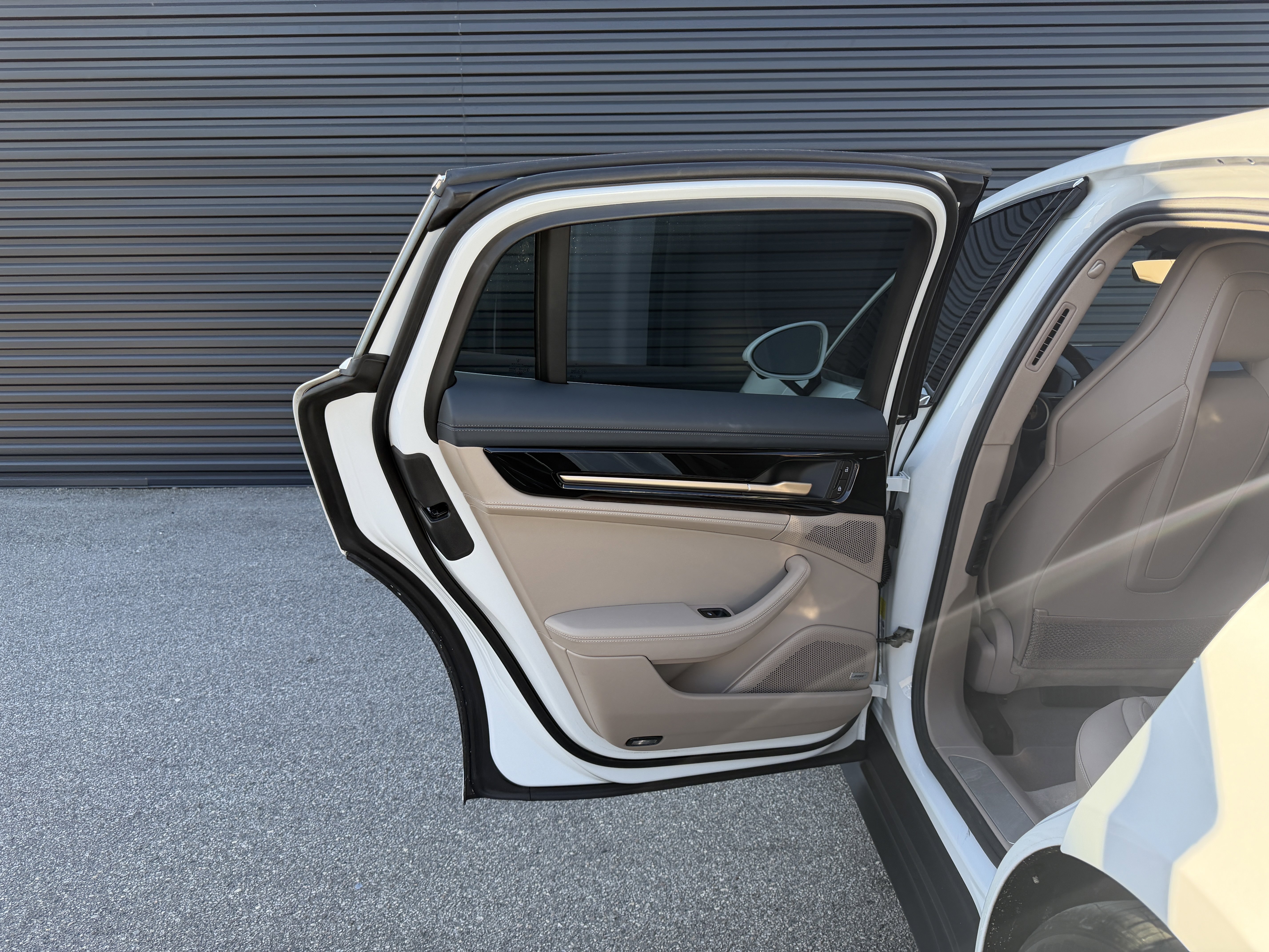 Certified 2024 Porsche Panamera 4 image 27