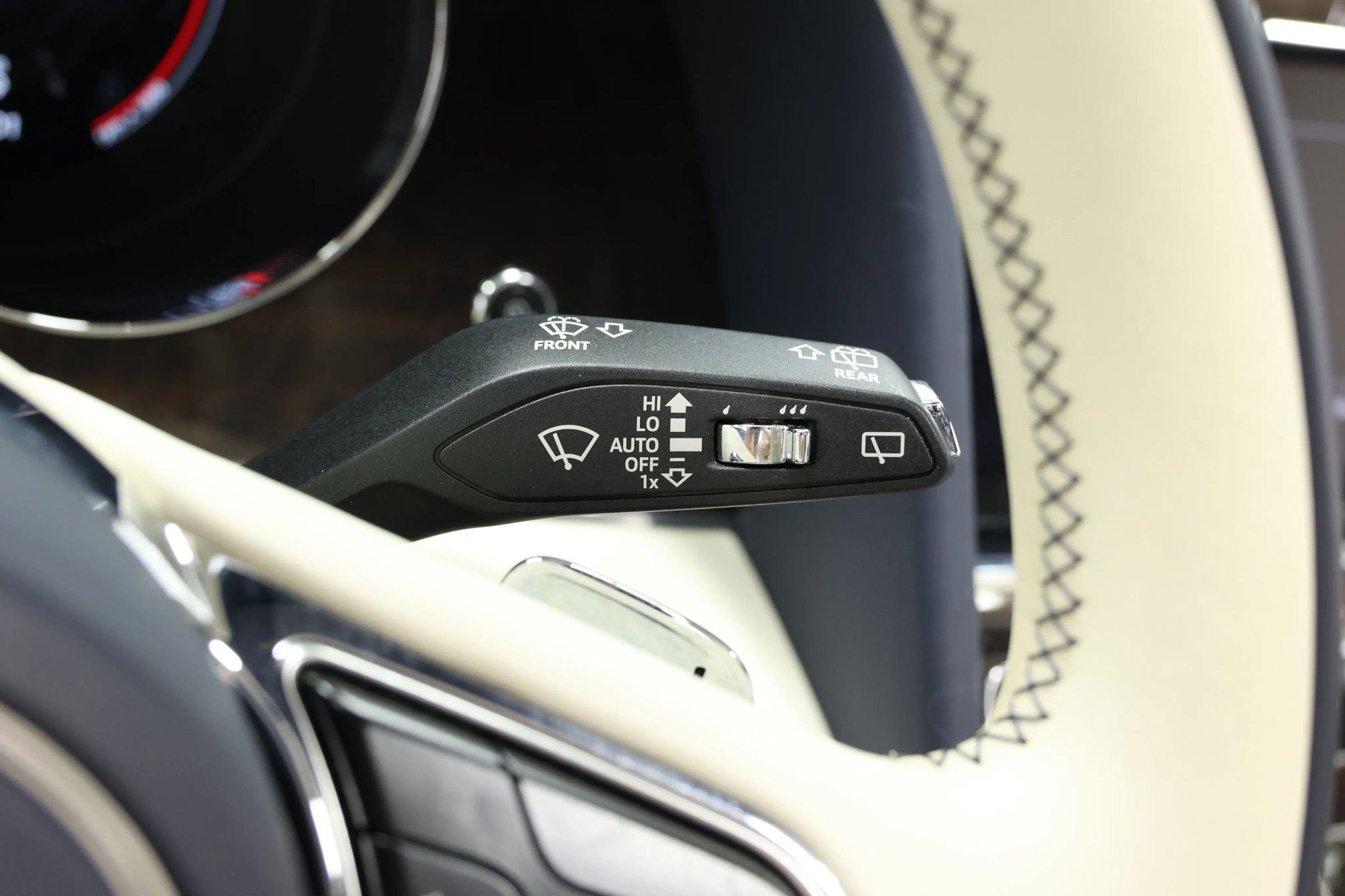 Used 2022 Bentley Bentayga image 31