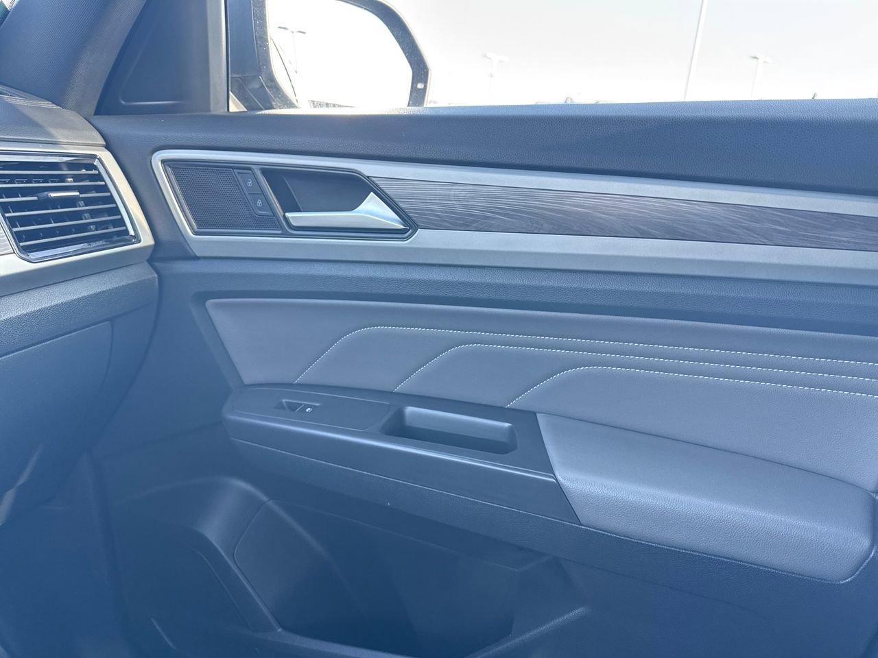 Used 2023 Volkswagen Atlas Cross Sport SE image 28