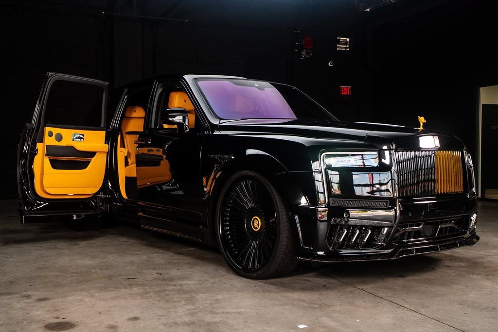 Used 2025 Rolls-Royce Cullinan AWD/4WD image 14