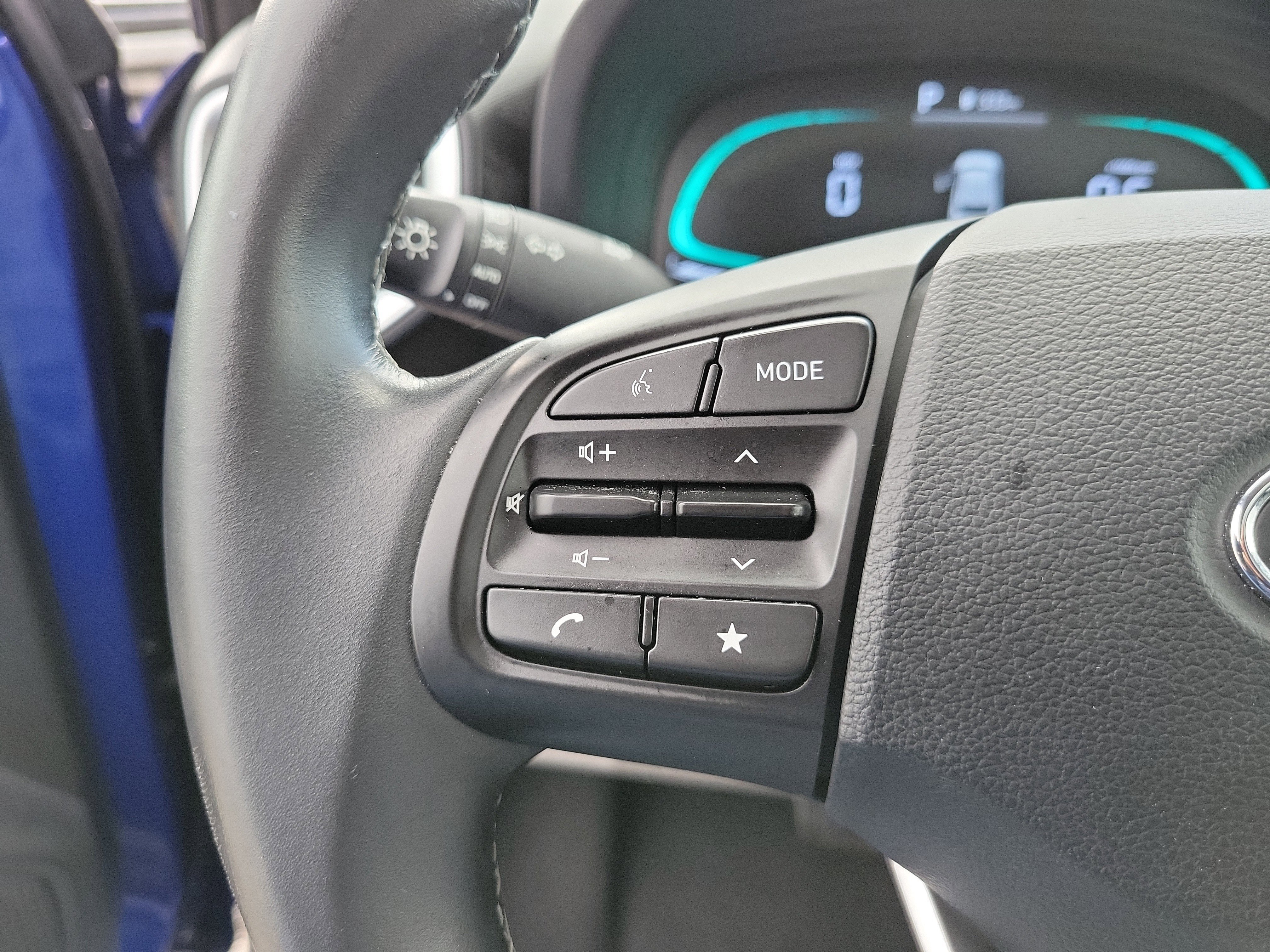 Used 2025 Hyundai Venue FWD image 21