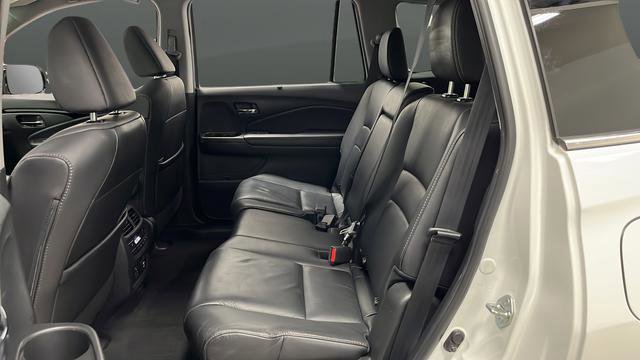 Used 2020 Honda Pilot Touring image 23