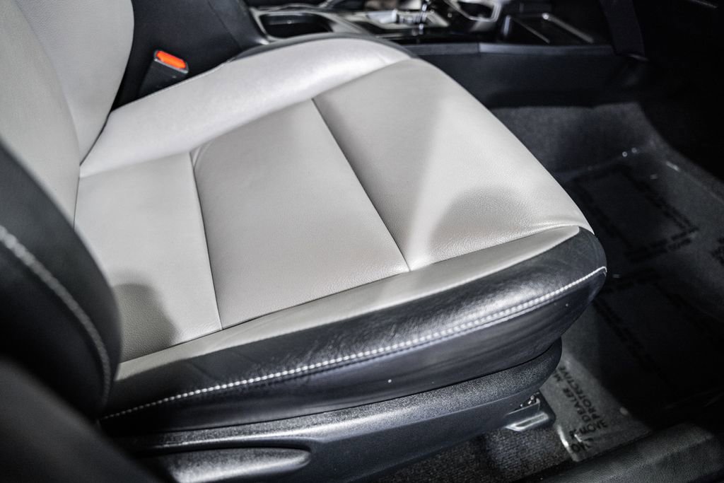 Used 2016 Toyota RAV4 Limited w/ Advanced Technology Package image 31