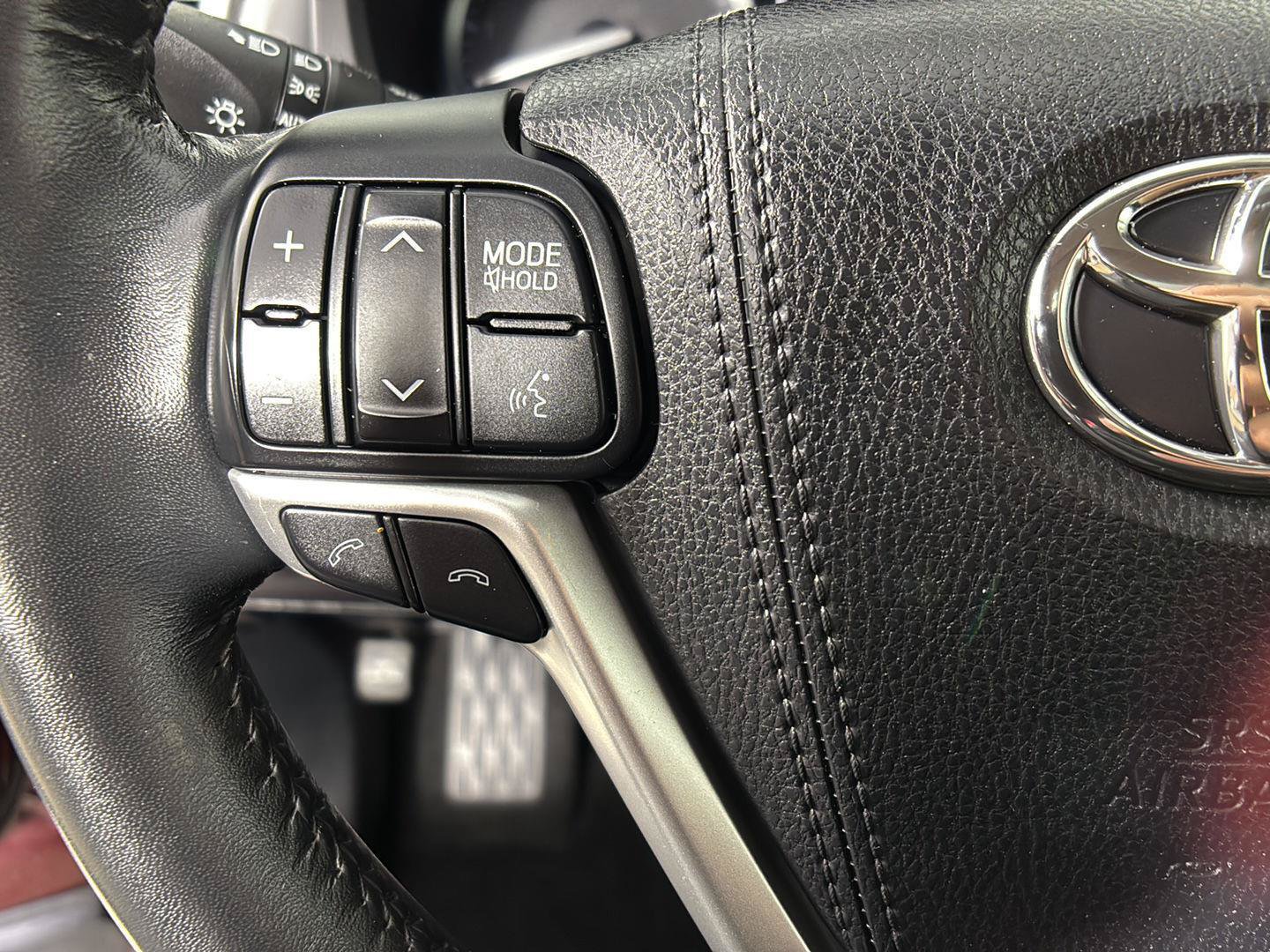 Used 2017 Toyota Highlander Limited w/ Carpet Mat Package AWD/4WD image 30