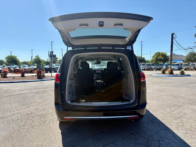 Used 2023 Chrysler Pacifica Touring-L FWD image 5