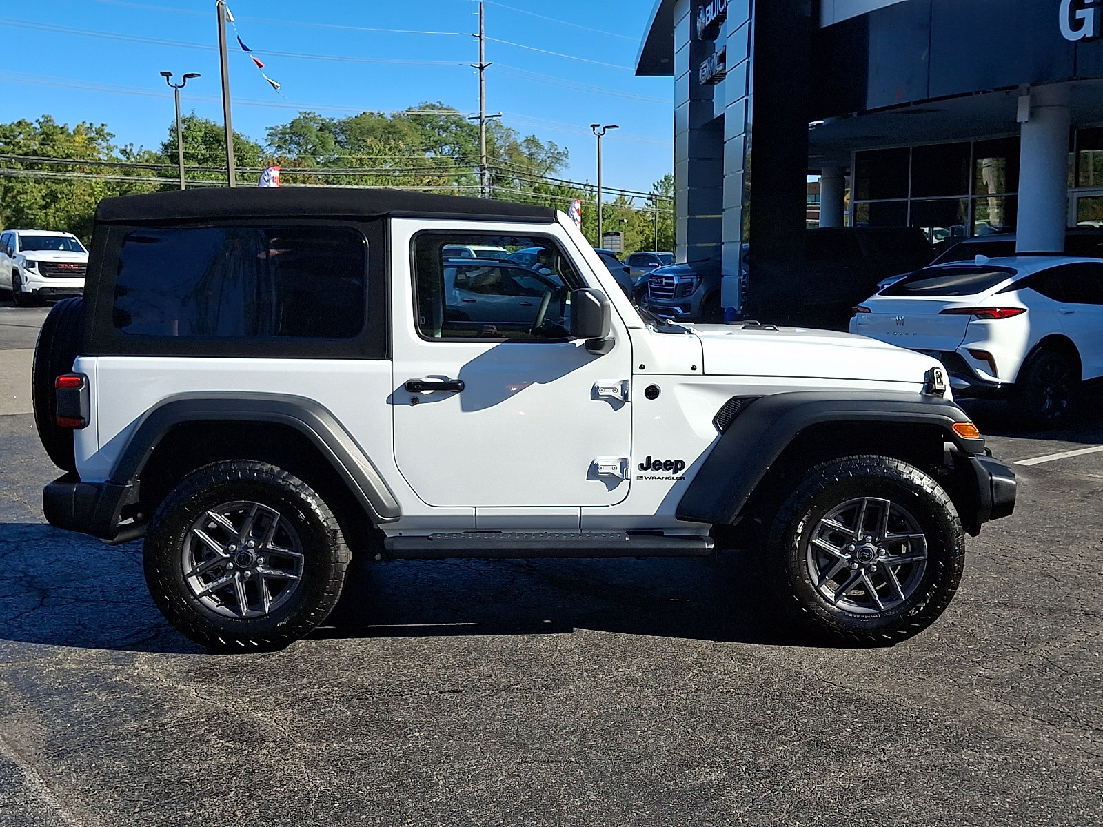 Used 2025 Jeep Wrangler Sport AWD/4WD image 7