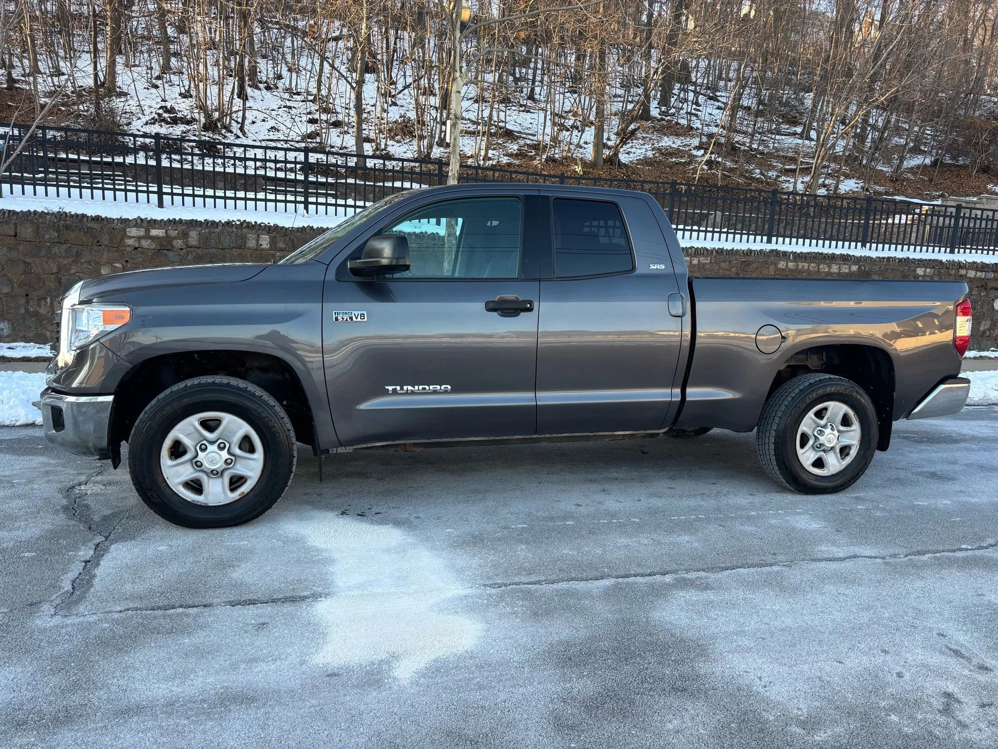 Used 2016 Toyota Tundra SR5 image 3