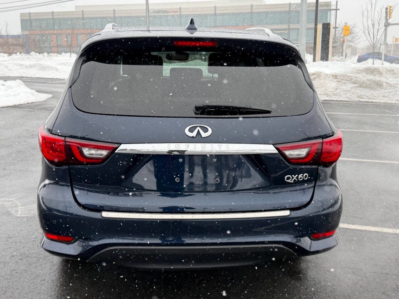 Used 2019 INFINITI QX60 Luxe w/ Essential Package image 4