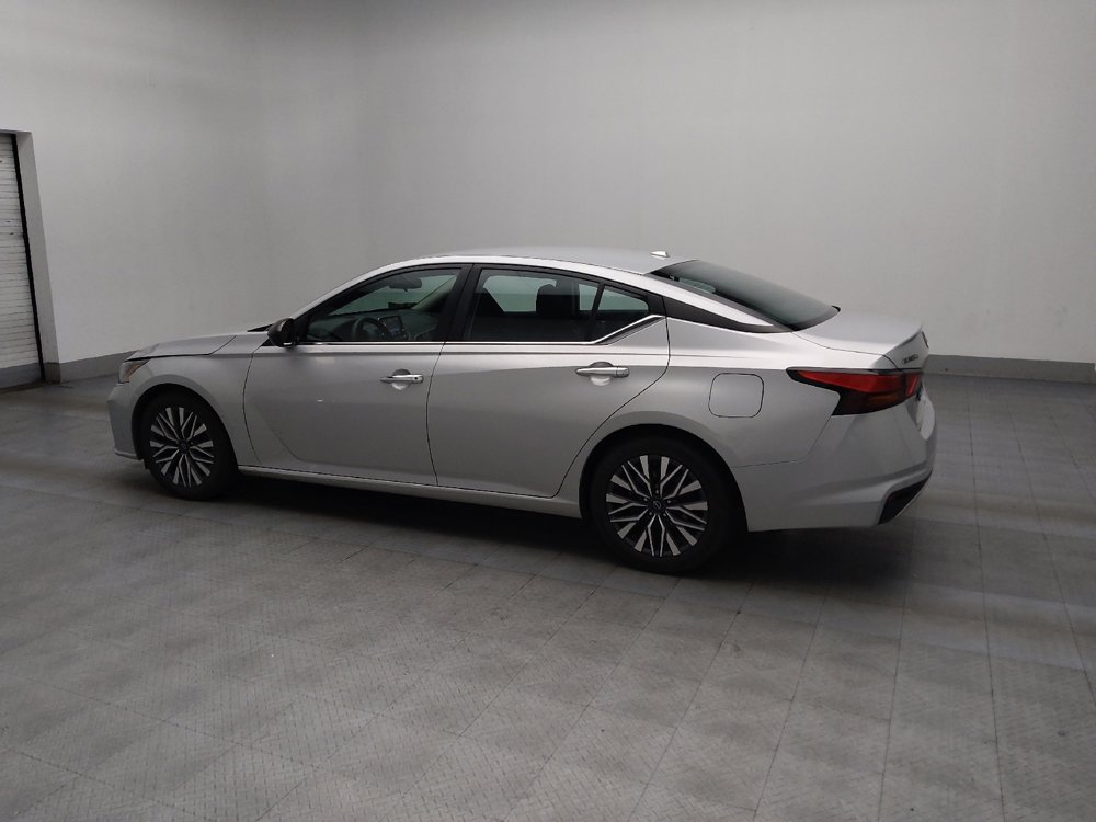 Used 2024 Nissan Altima 2.5 SV image 3