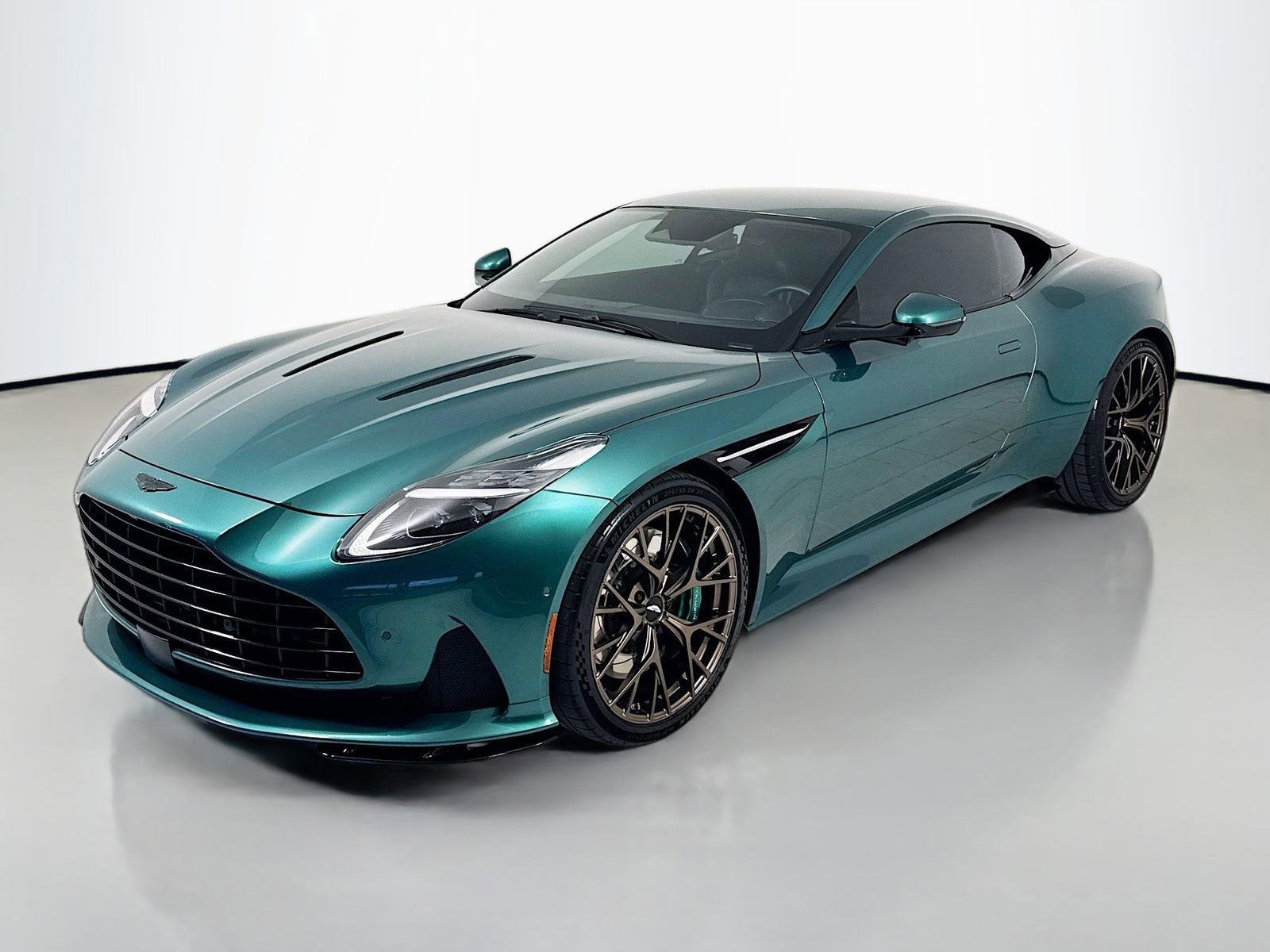 Used 2025 Aston Martin DB12 Coupe image 3
