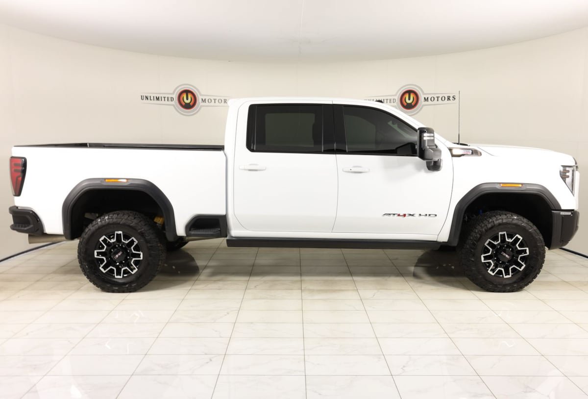 Used 2026 GMC Sierra 2500 AT4X AWD/4WD image 2