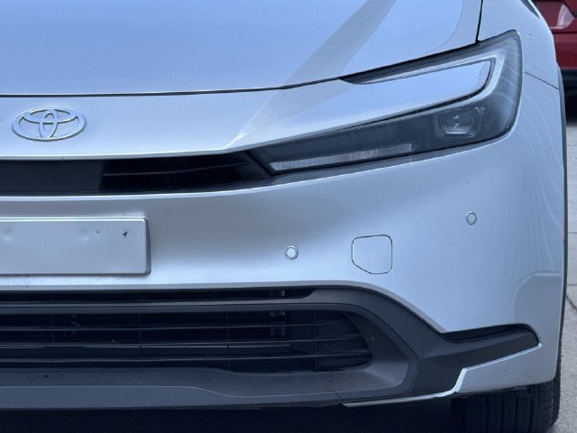 Used 2025 Toyota Prius LE FWD image 8