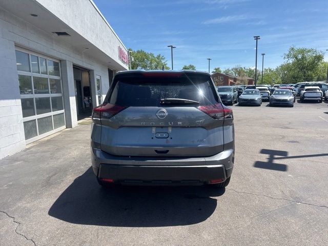 Used 2026 Nissan Rogue SV AWD/4WD image 3