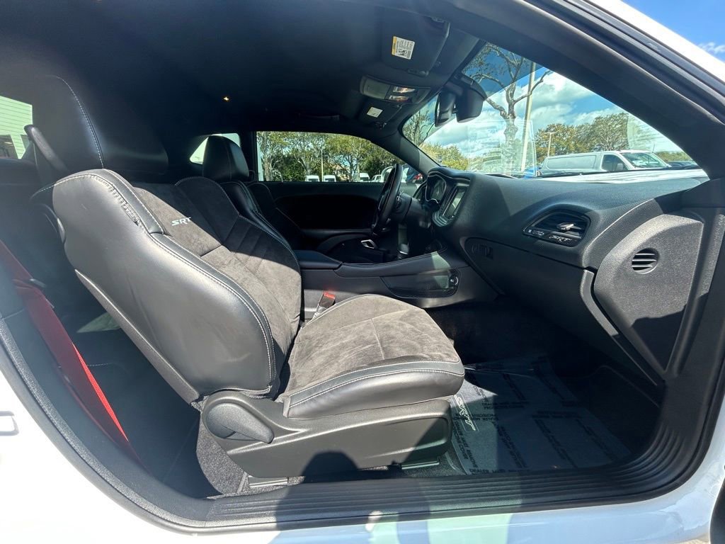 Used 2015 Dodge Challenger SRT image 25