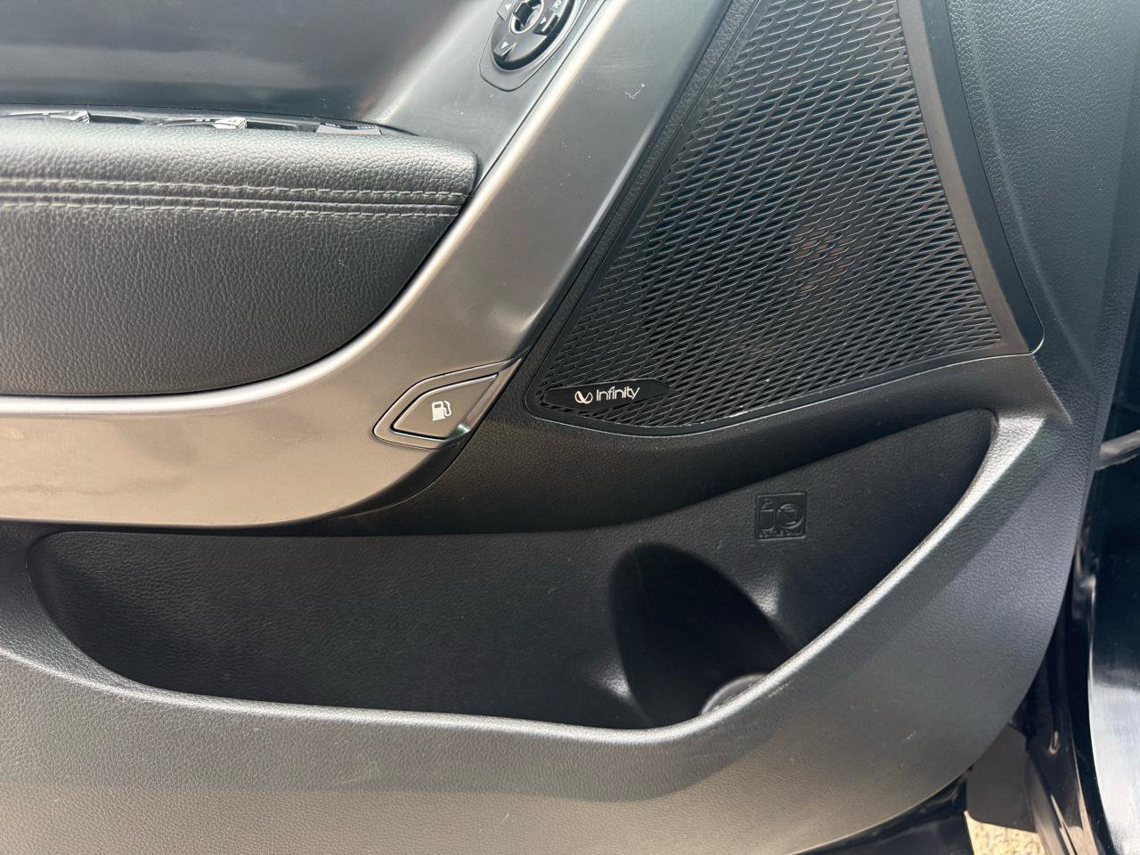 Used 2018 Hyundai Santa Fe Limited AWD/4WD image 16