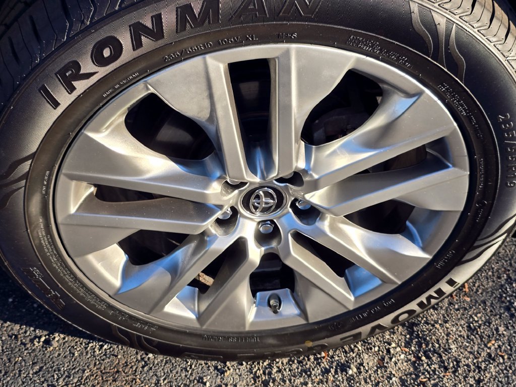 Used 2019 Toyota RAV4 XLE Premium w/ Cold Weather Package AWD/4WD image 20
