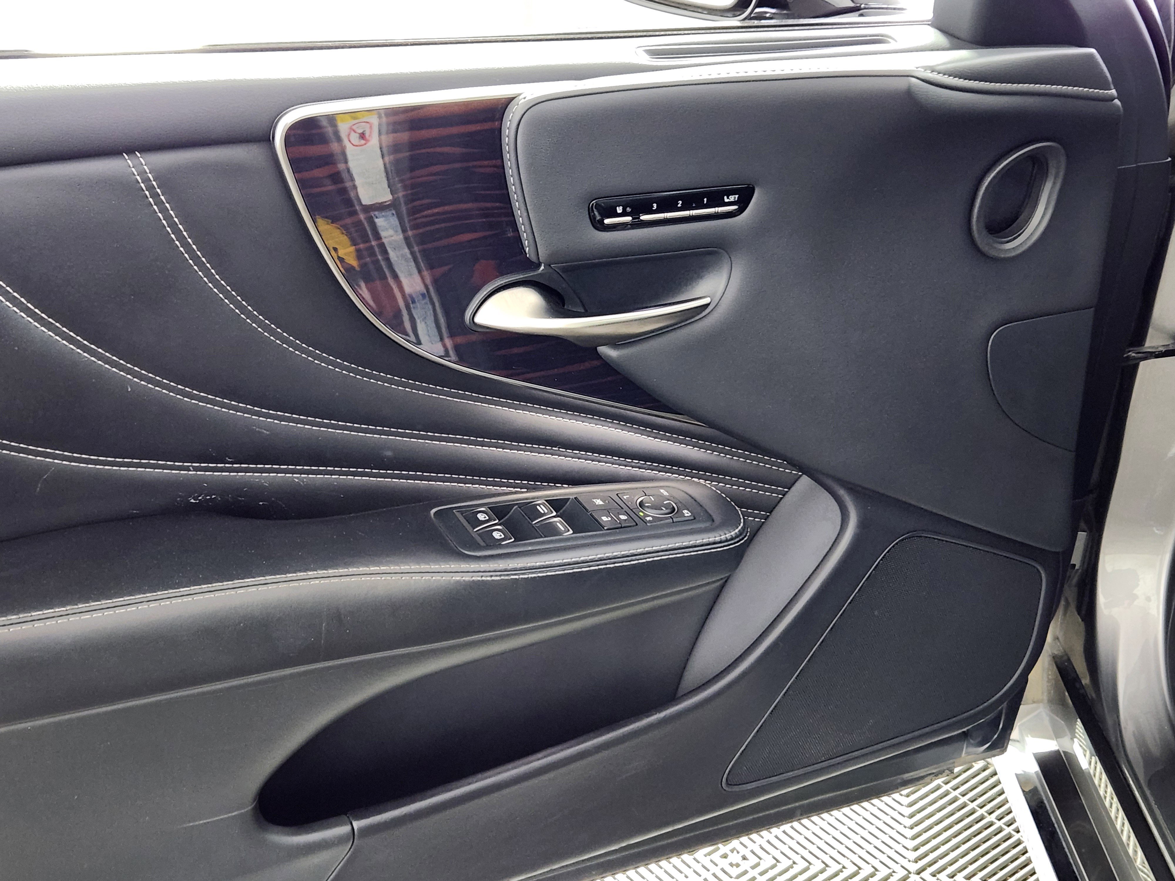 Used 2018 Lexus LS 500 LS 500 w/ Executive Package image 15