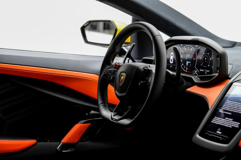 Used 2025 Lamborghini Revuelto AWD/4WD image 15