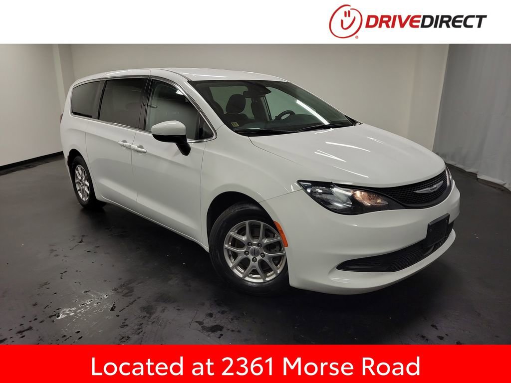 Used 2023 Chrysler Voyager LX image 1