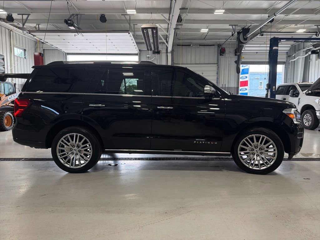 Used 2024 Ford Expedition Platinum AWD/4WD image 10