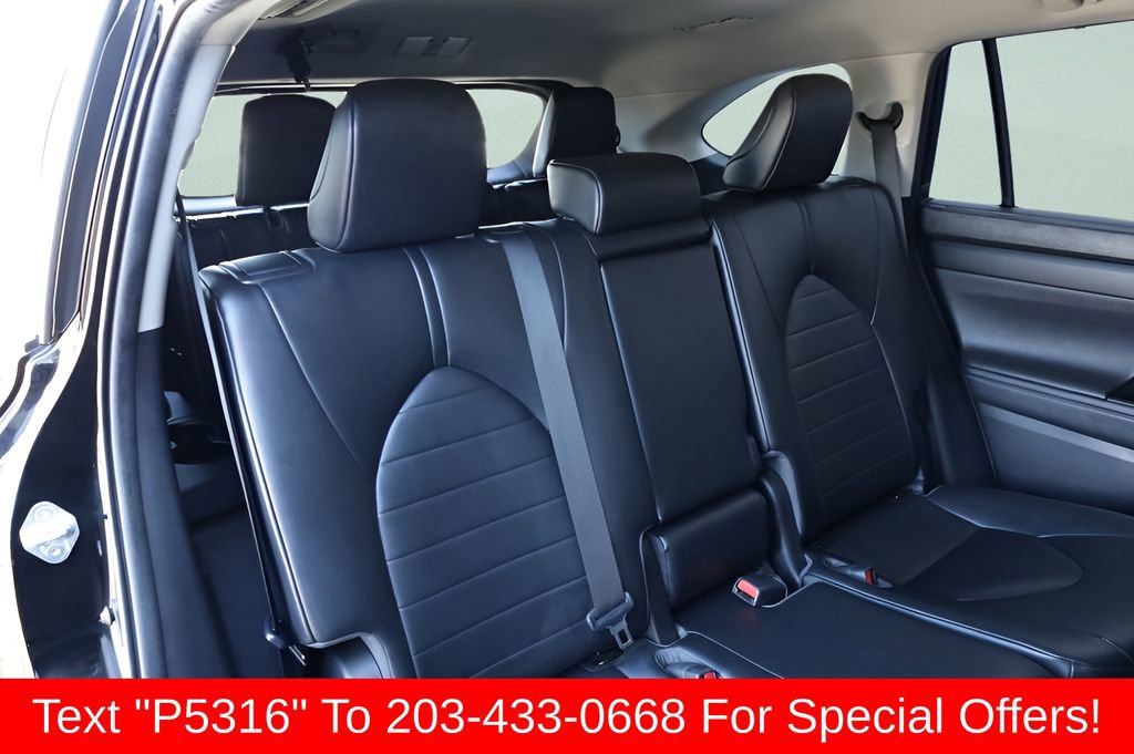 Used 2023 Toyota Highlander XLE AWD/4WD image 27
