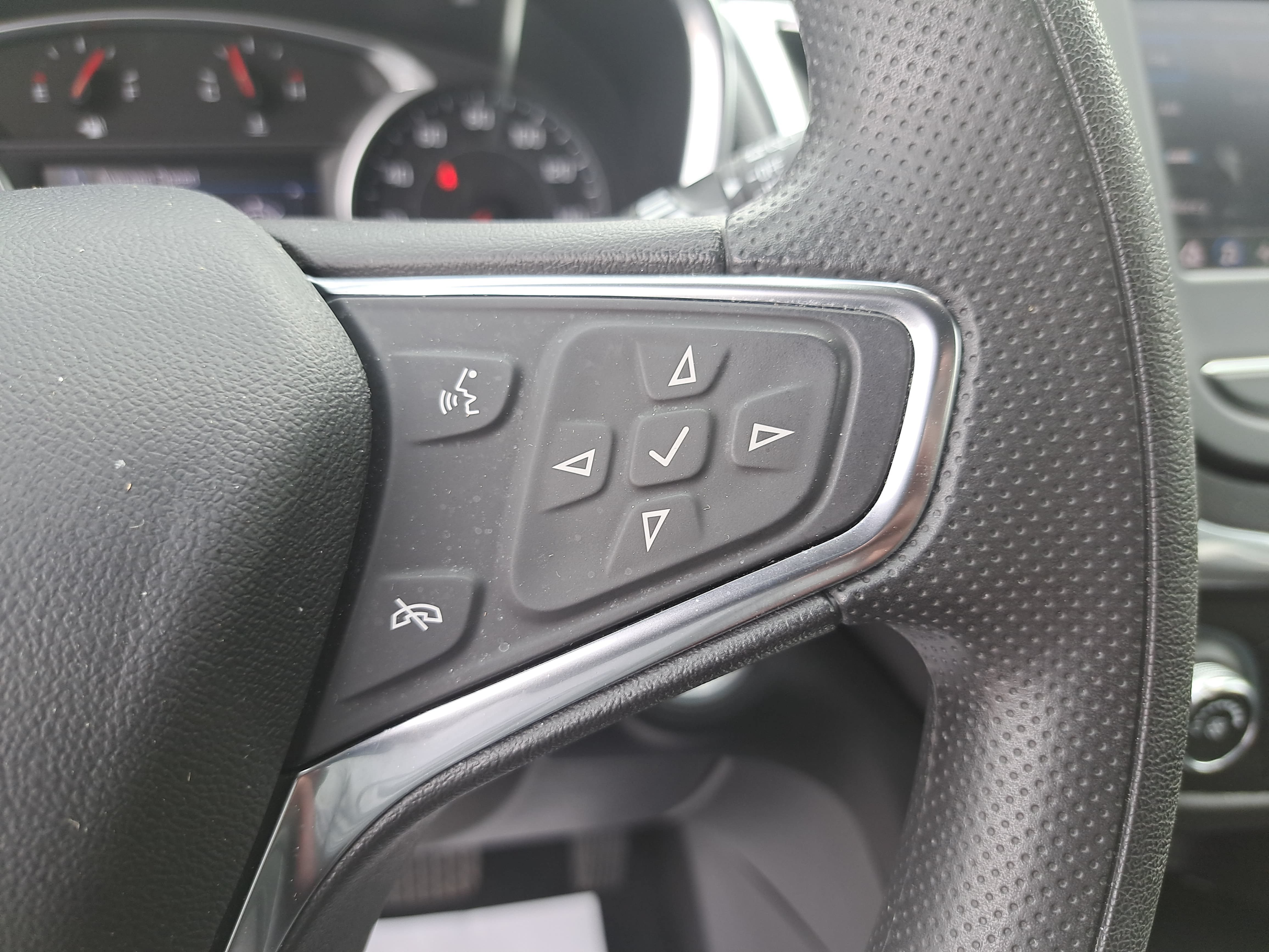 Used 2021 Chevrolet Equinox LT FWD image 18