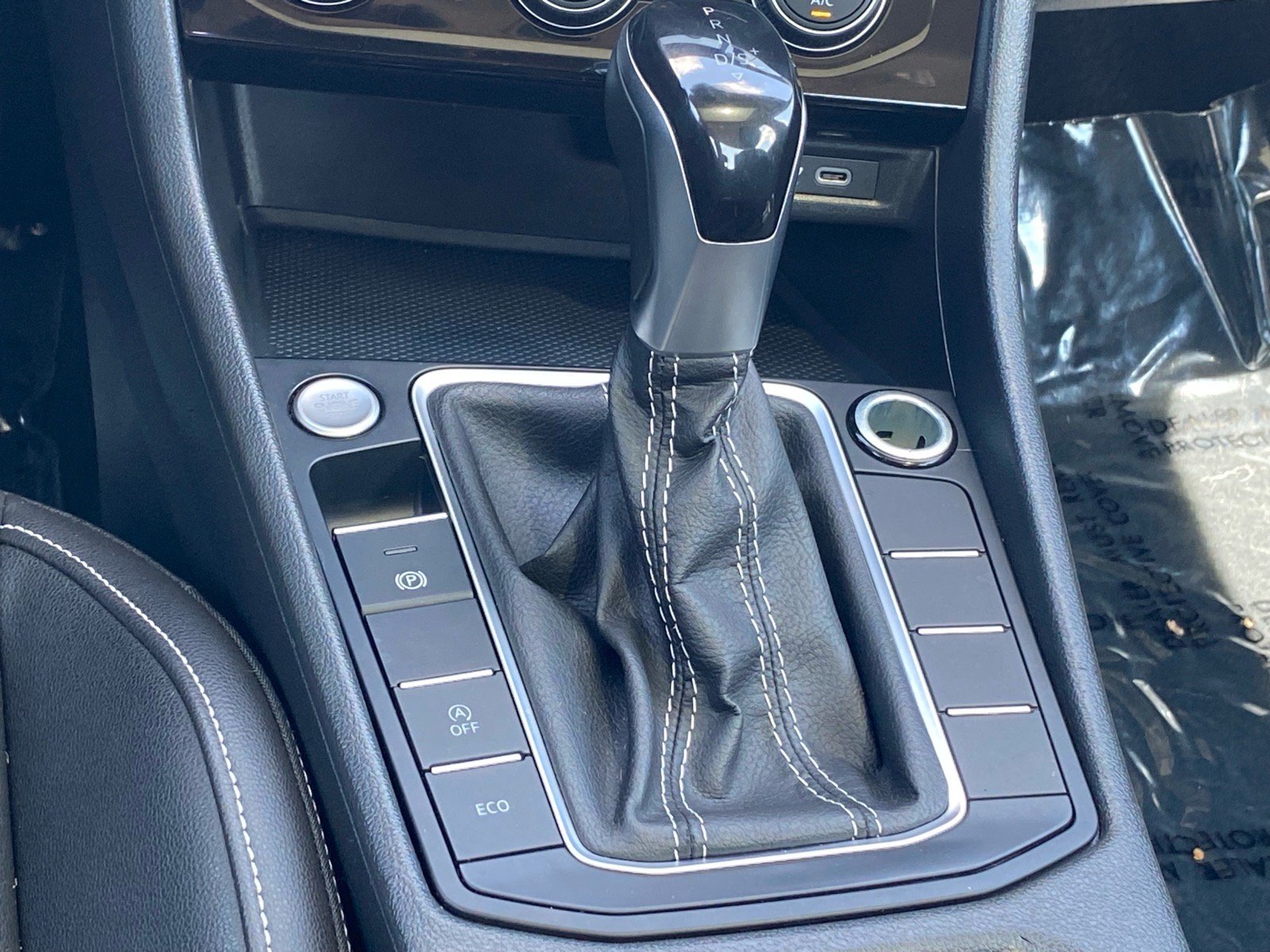 Certified 2024 Volkswagen Jetta SE w/ Panoramic Sunroof Package FWD image 10