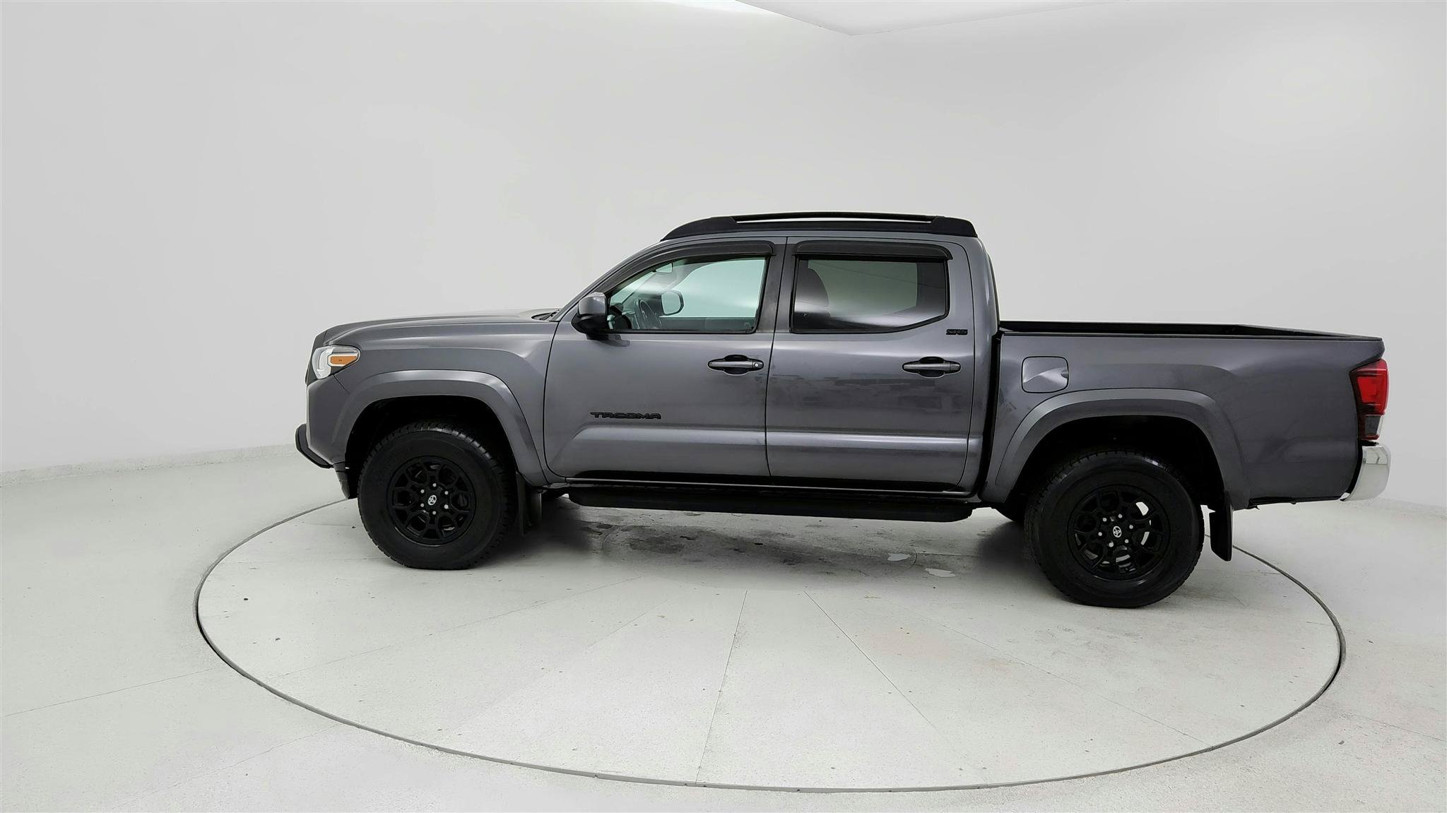 Used 2022 Toyota Tacoma SR5 AWD/4WD image 2