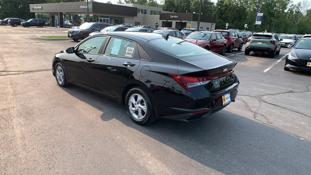 Used 2023 Hyundai Elantra SE FWD image 3