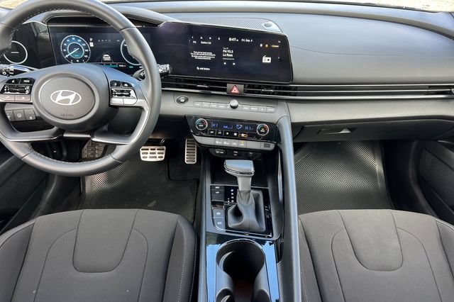 Certified 2025 Hyundai Elantra SEL FWD image 17