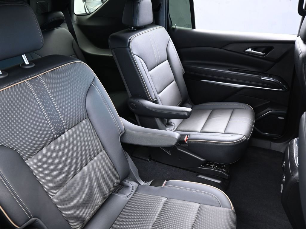 Used 2025 Chevrolet Traverse High Country image 53