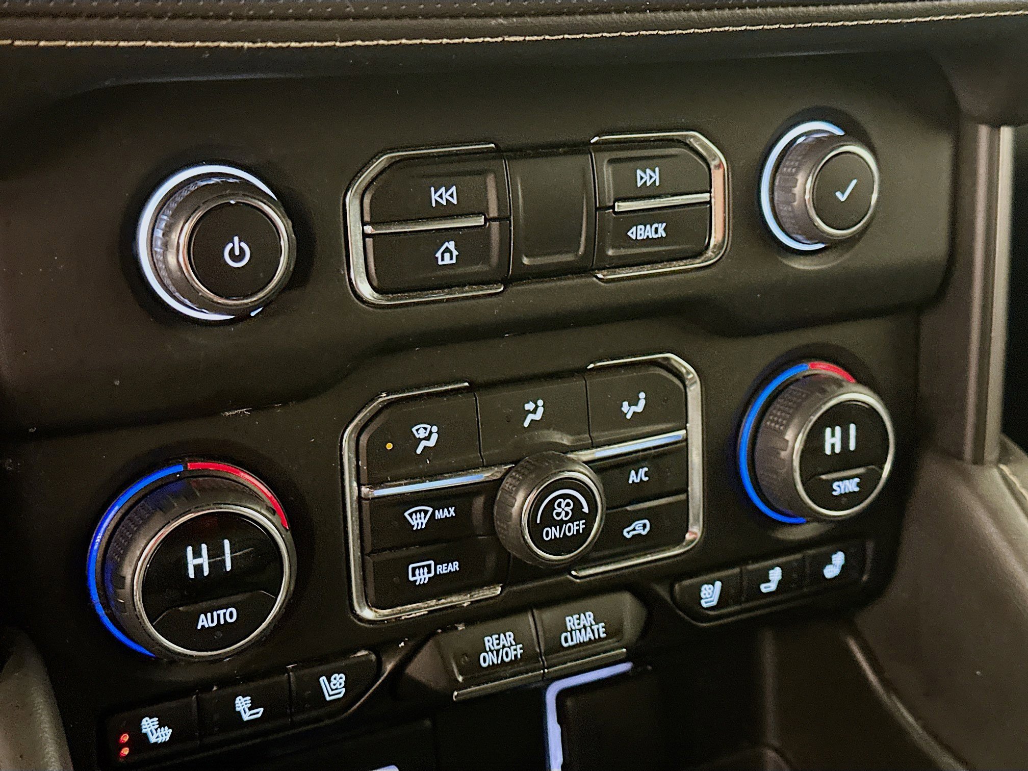 Used 2024 Chevrolet Suburban Premier image 24