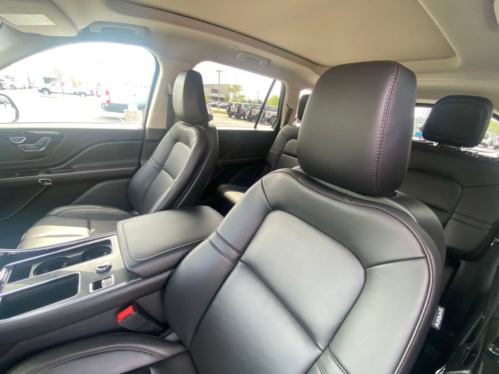 Used 2023 Lincoln Aviator AWD w/ Premium Package image 19