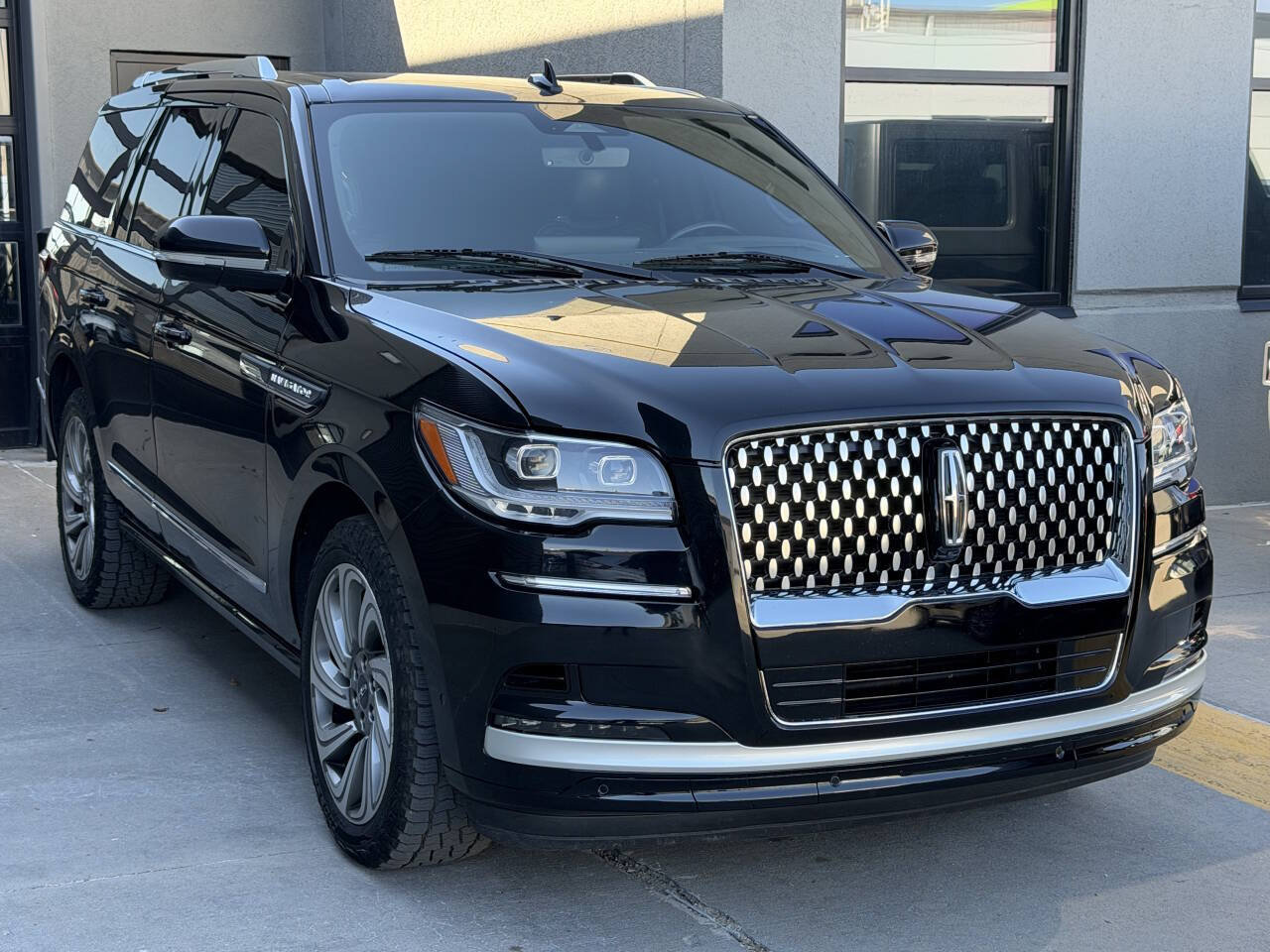 Used 2022 Lincoln Navigator Reserve AWD/4WD image 7
