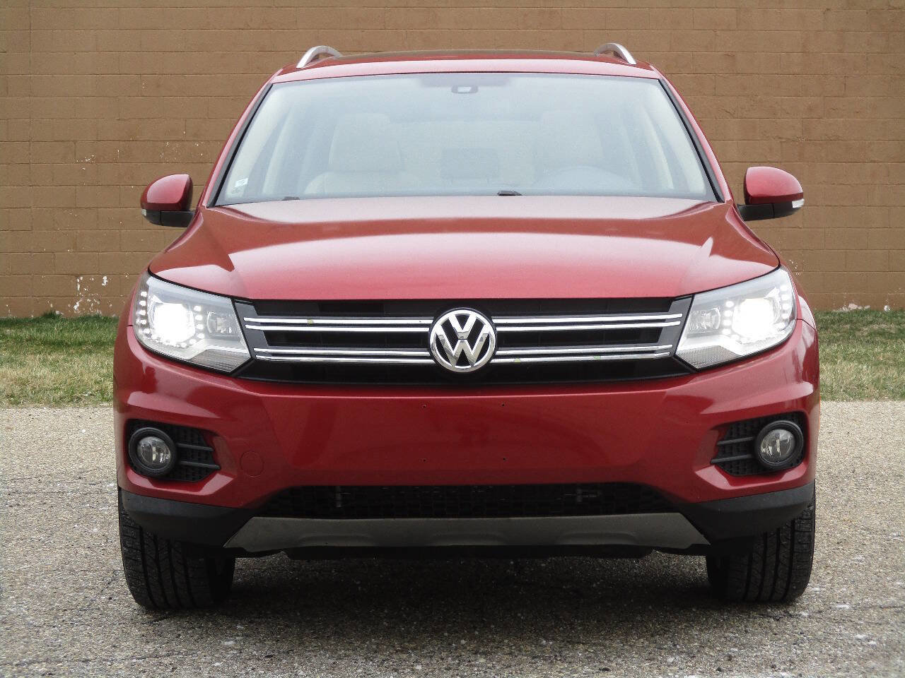 Used 2016 Volkswagen Tiguan SE image 3