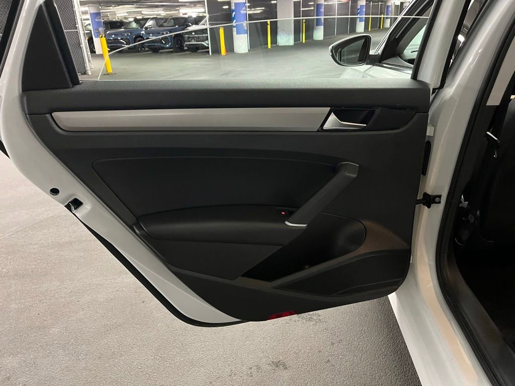 Certified 2022 Volkswagen Passat 2.0T SE FWD image 21