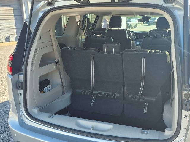 Used 2023 Chrysler Pacifica Touring-L image 4