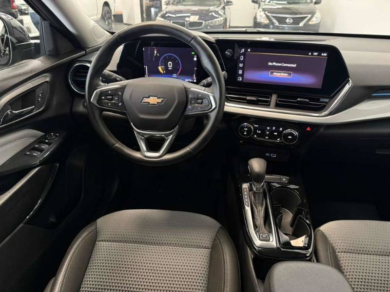 Used 2025 Chevrolet Trax LT w/ LT Convenience Package FWD image 15