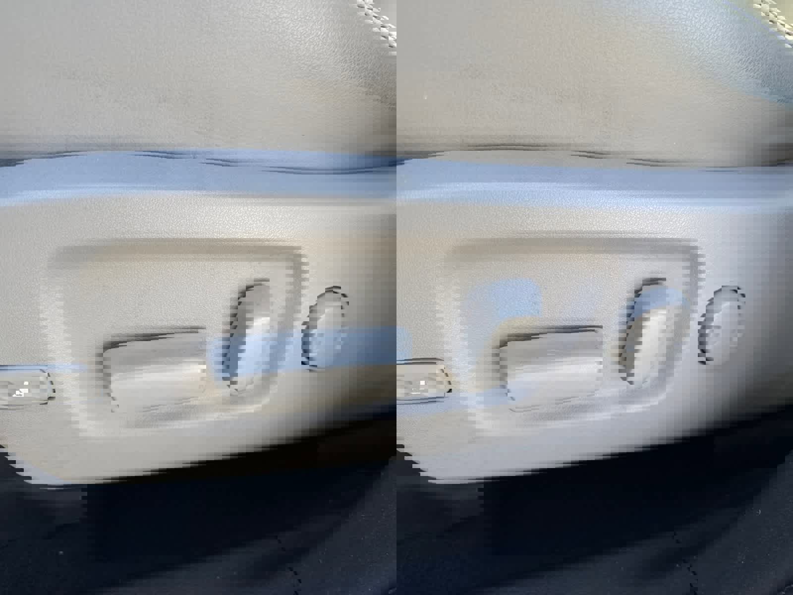 Used 2018 Toyota Highlander XLE AWD/4WD image 19