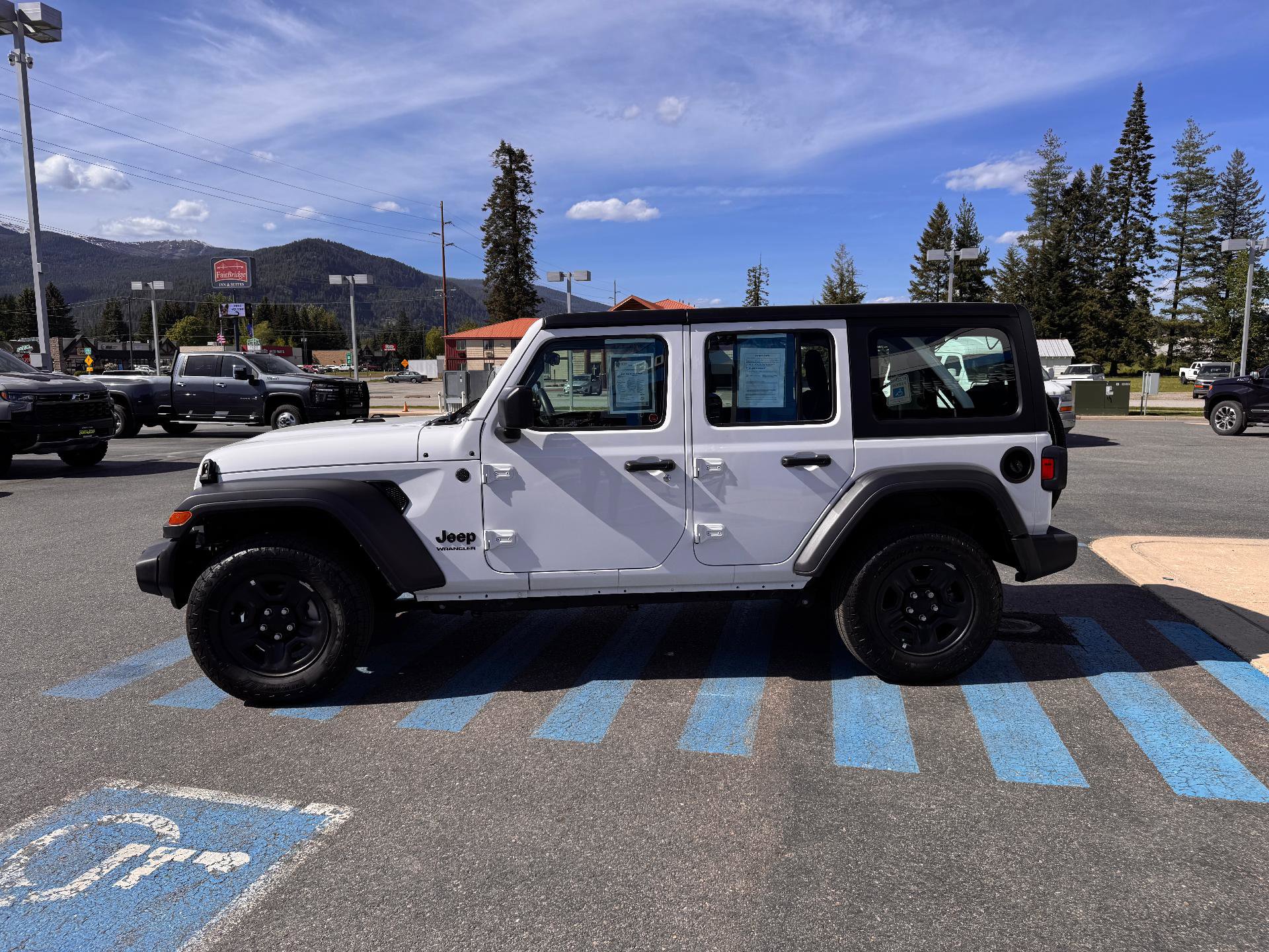 Used 2024 Jeep Wrangler Unlimited Sport AWD/4WD image 4
