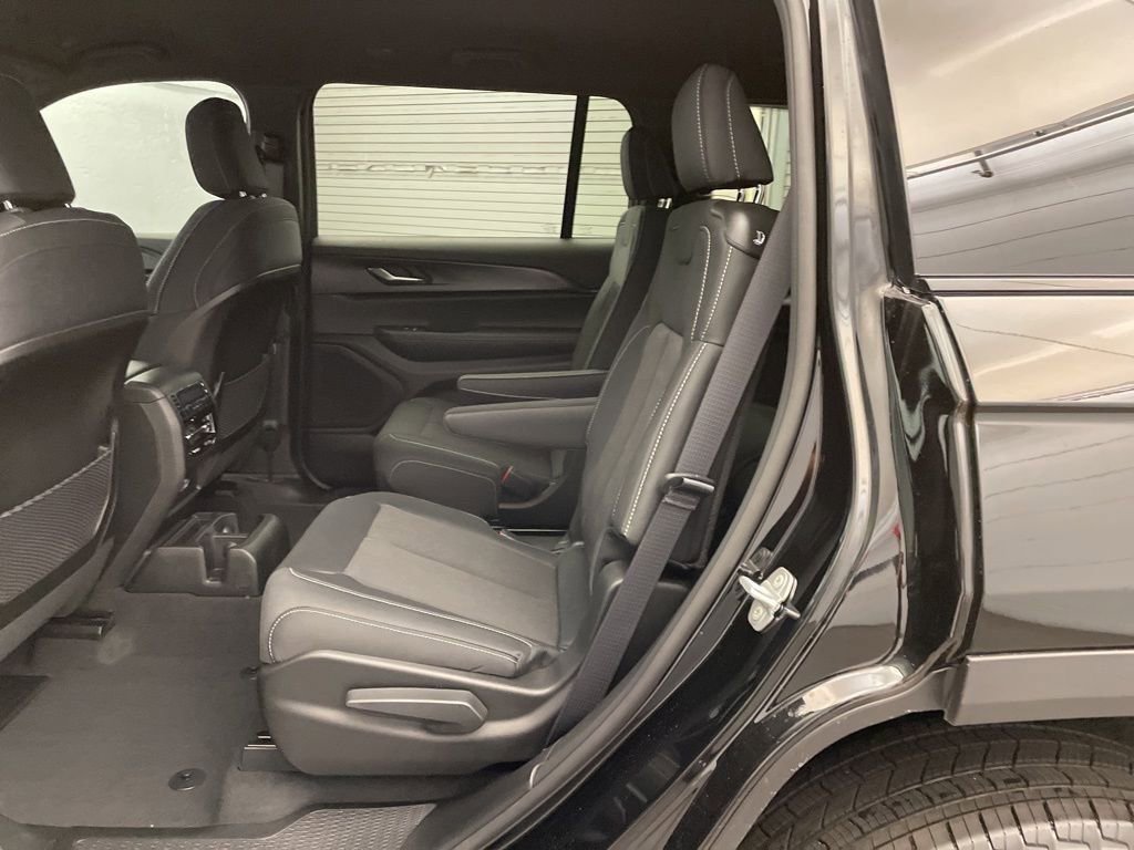 New 2026 Jeep Grand Cherokee L Laredo image 15