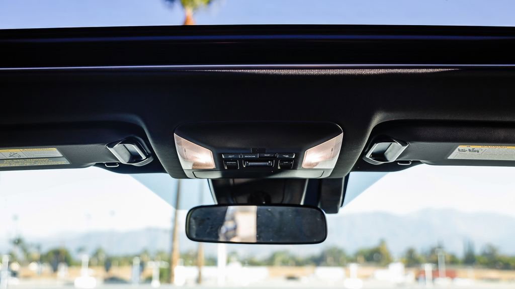 Used 2024 Toyota RAV4 SE image 17